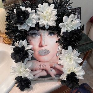 Black and White Floral Decor Frame and Diva wreath!